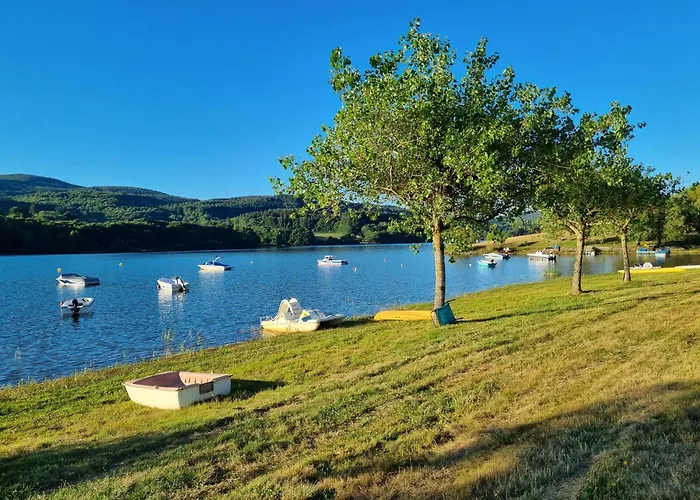 Gasthof Les Tables Aux Vaches - Calme Et Nature Au Lac De La Raviege