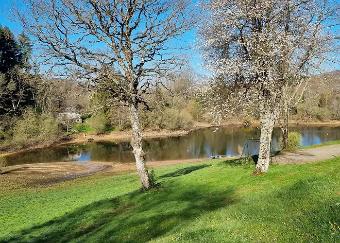 Gasthof Les Tables Aux Vaches - Calme Et Nature Au Lac De La Raviege