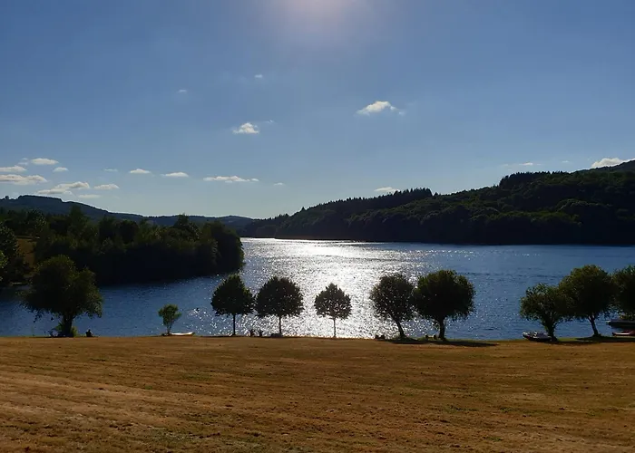 Les Tables Aux Vaches - Calme Et Nature Au Lac De La Raviege Gasthof 3*