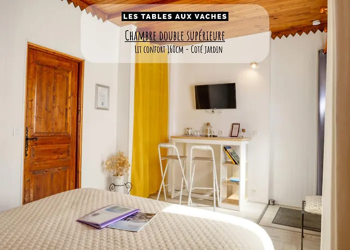 Gasthof Les Tables Aux Vaches - Calme Et Nature Au Lac De La Raviege 3*